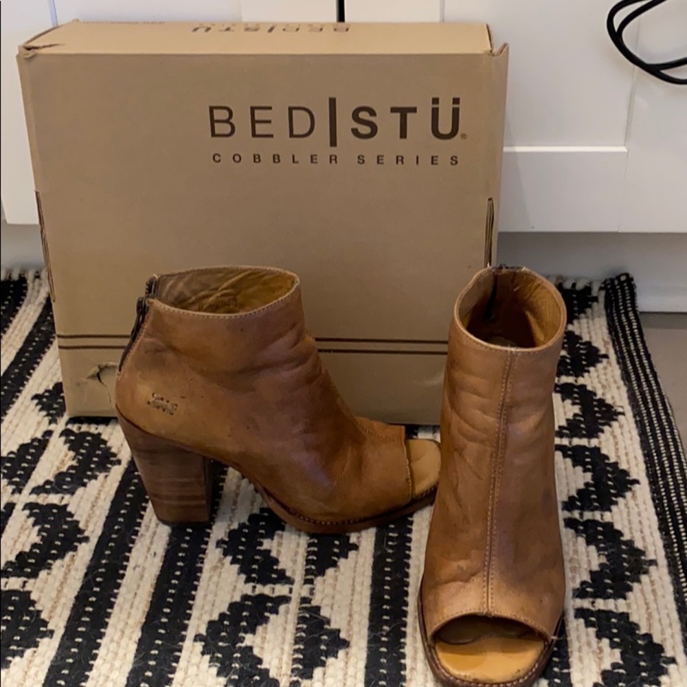 BedStu Leather Zip Heel